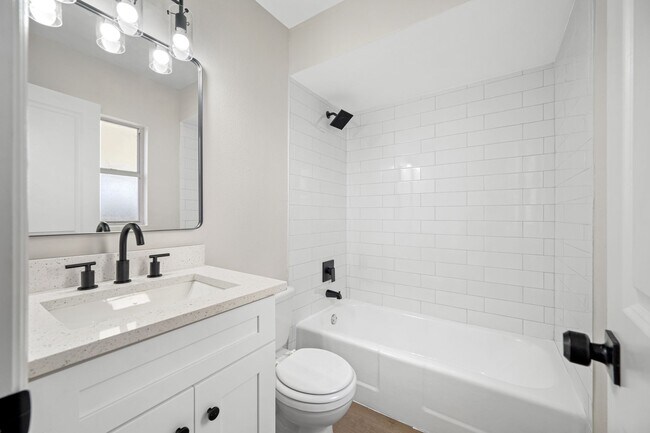 Building Photo - Davis Islands! RARE 3/2 FRESHLY RENOVATED,...