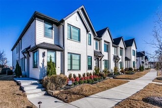 Building Photo - 7605 Reis Ln