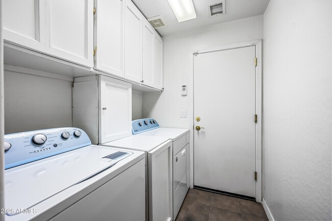 Building Photo - 6620 Front Nine Dr