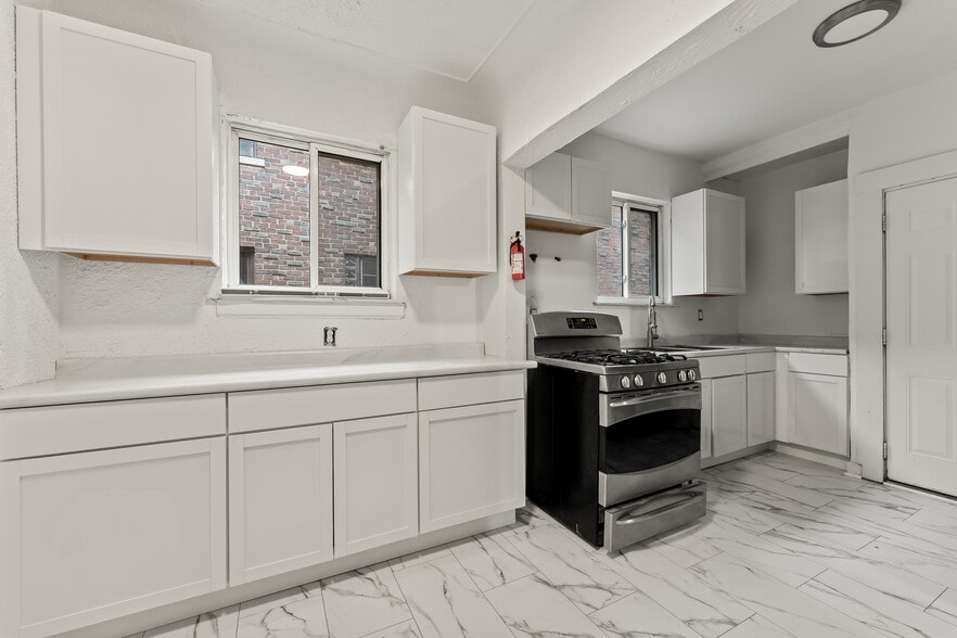 Building Photo - 17614 Roselawn St