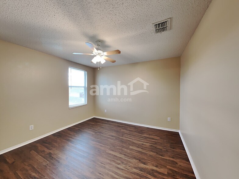 Building Photo - 3124 Prairie Aster Dr