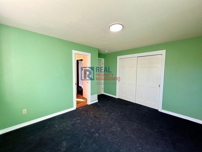 Building Photo - 2645 Rossmere St