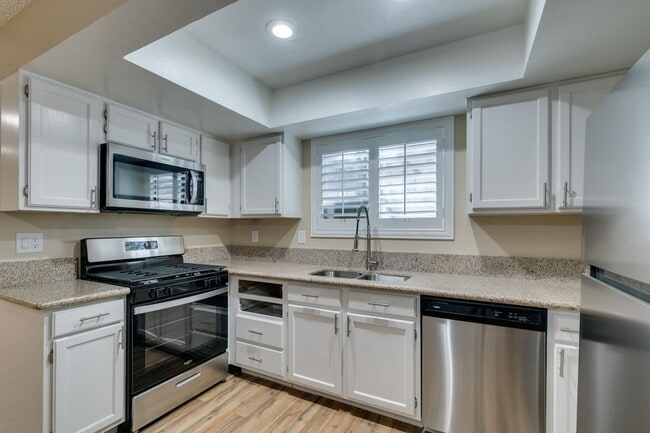 Building Photo - GORGEOUS 2 BEDROOMS CONDO*JUST COMPLETED UPGRADES*SOUTHWEST AREA*COMMUNITY AMENITIES*