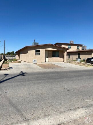 Building Photo - 8493 Roseway Dr