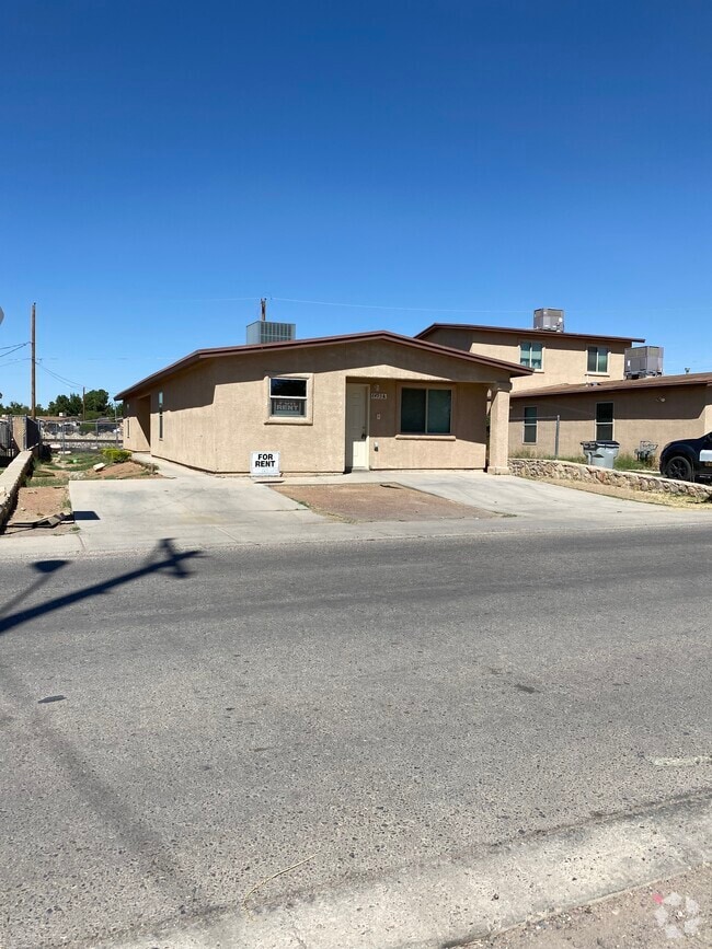 Building Photo - 8493 Roseway Dr