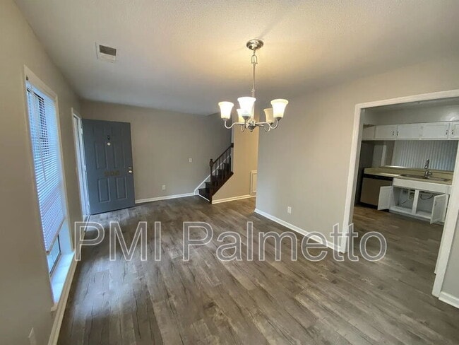 Building Photo - 33 Chestnut Ferry Rd