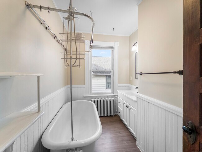 Building Photo - 634 High St