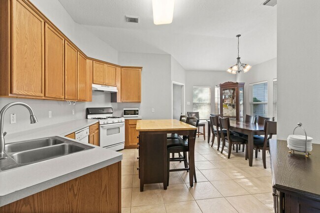 Building Photo - 22326 E Daniel Oak Cir