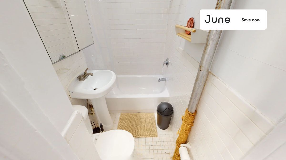 Building Photo - 715 E 5th St