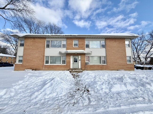 Building Photo - 2113 Lake Point Dr