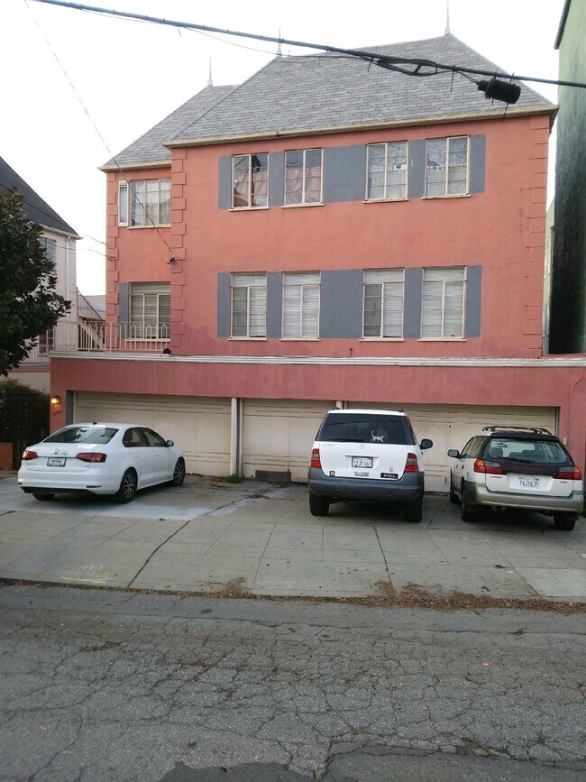 front w/ parking - 2451 Ivy Dr