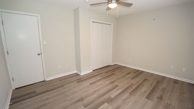 Building Photo - 116 Howell Dr