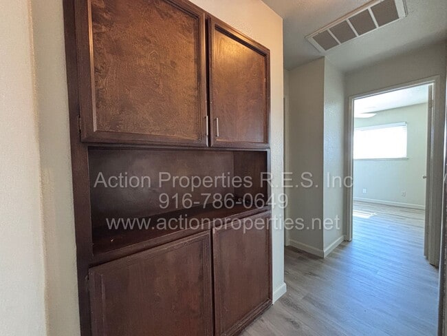 Building Photo - Updated 2 Bed, 2 Bath Duplex - 2 Car Garage - Two Large Patios - Close to Shopping, Restaurants, ...