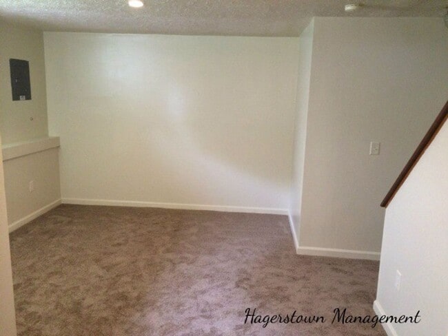 Building Photo - Duplex in Williamsport