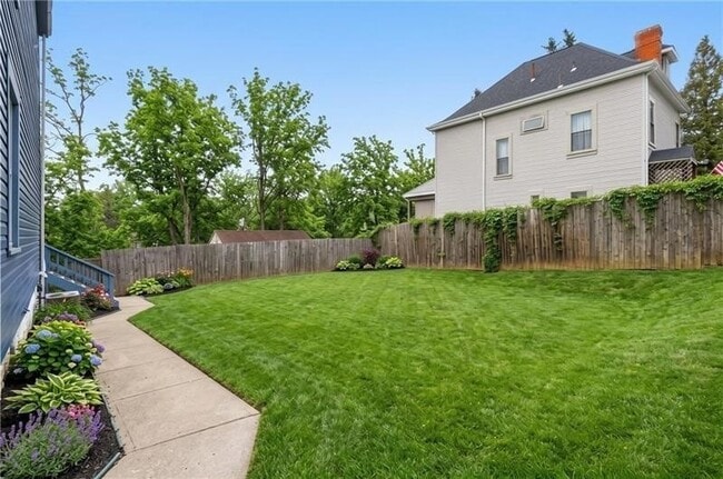 Building Photo - 228 Sylvan Walk
