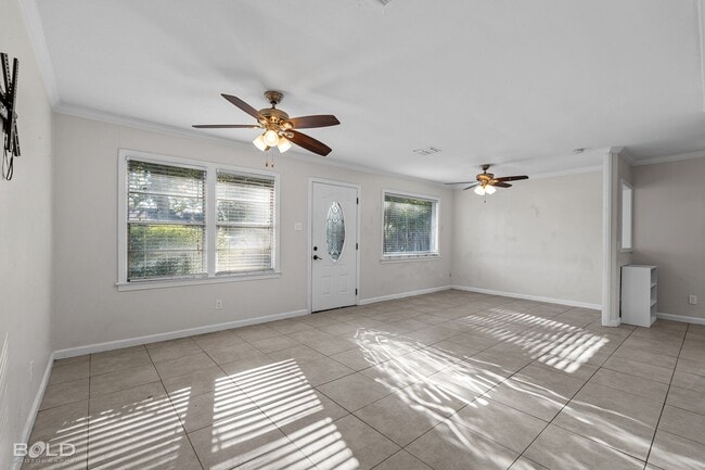 Building Photo - Check Out this Charming 3 bed 1 bath in Bossier