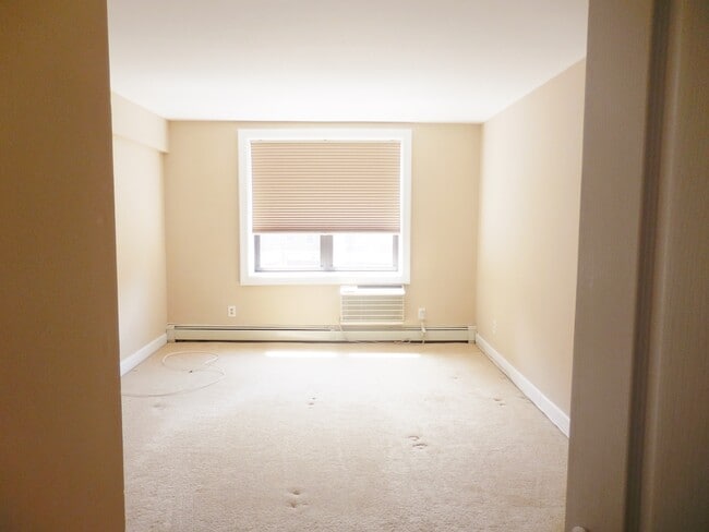 Master Bedroom - 101 Jackson Ave