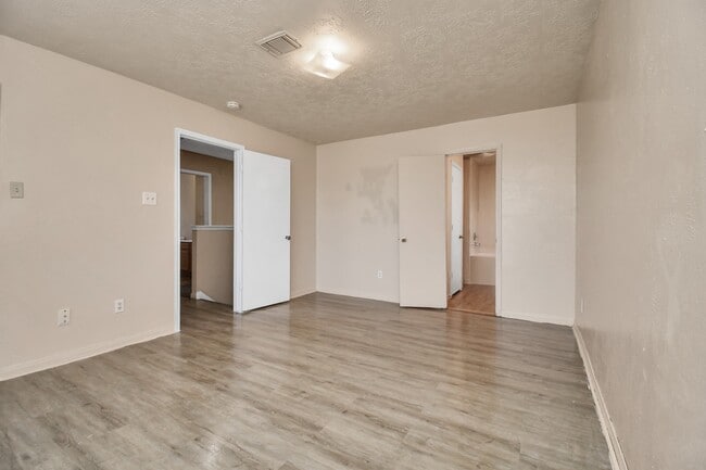 Building Photo - 8914 Pecan Pl Dr