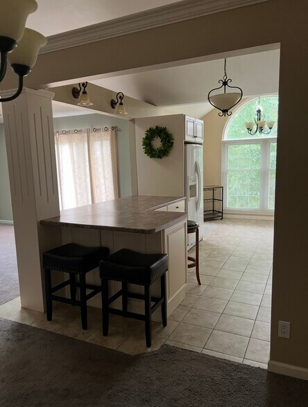 Building Photo - 3294 Lake Ridge Dr