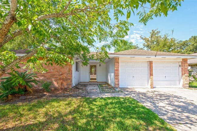 Building Photo - 16778 Glen Eagle Dr N