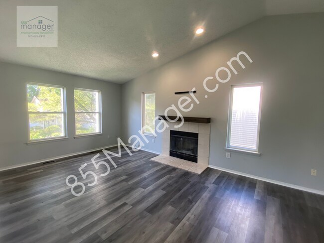 Building Photo - **COMING SOON AVAILABLE FOR SHOWINGS 10/8/...