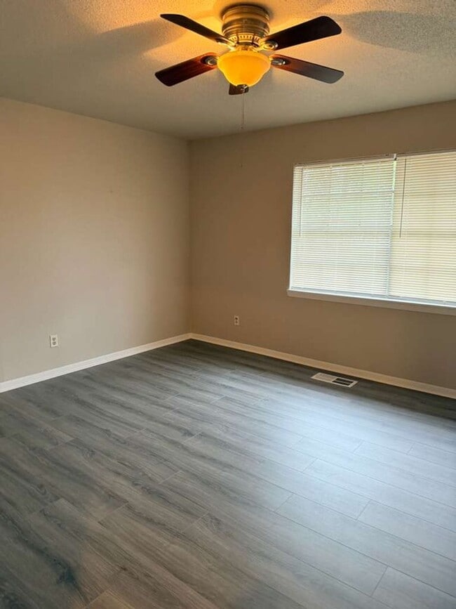 Building Photo - 6945 Calder Ave