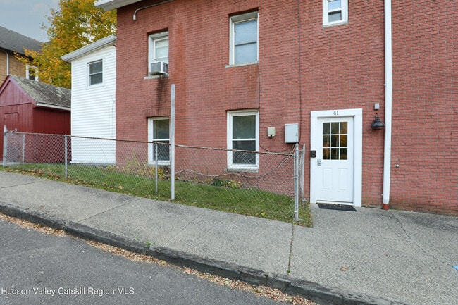 Building Photo - 41 Livingston St