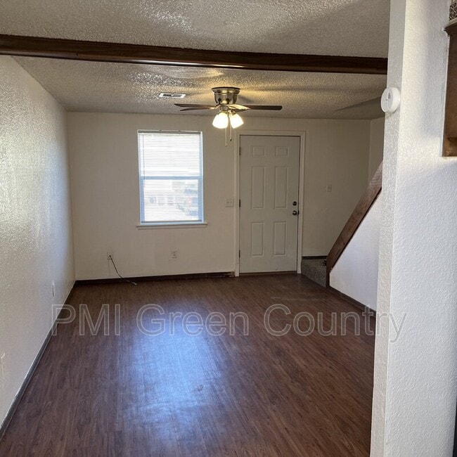 Building Photo - 404 E Redwood St