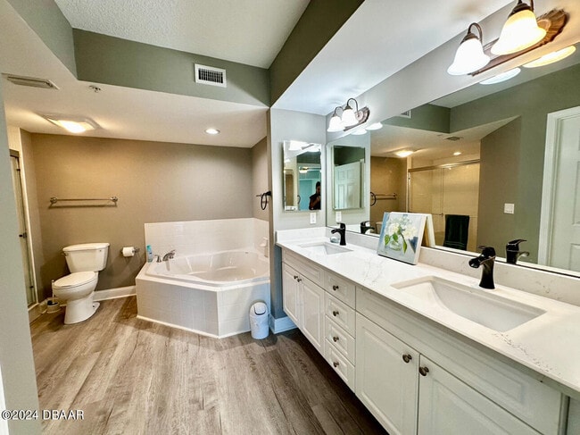 Building Photo - 4670 Links Village Dr