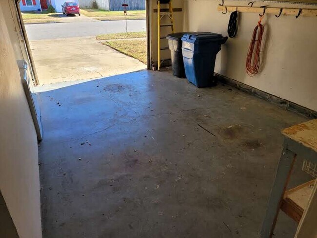 Building Photo - Ocean Lakes Single Family Home Ready for Move In!