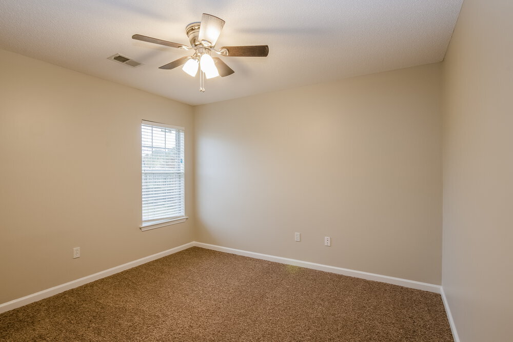 Building Photo - 185 Mossy Springs Dr