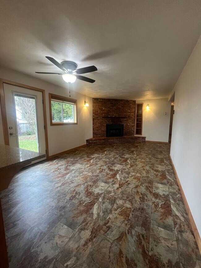 Building Photo - 3-Bedroom 2-Bathroom home in Coburg