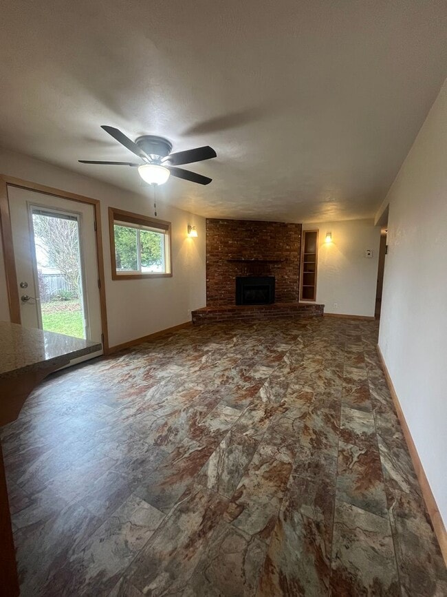 Building Photo - Country living just minutes from town!!! 3-Bed 2-Bath home