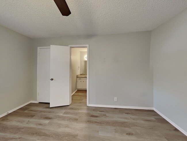 Building Photo - Charming 3-Bed, 2-Bath Home in Burleson with Garage Parking