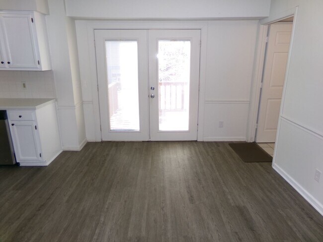 Building Photo - Well-kept 3 bedroom 2 1/2 bath home in the heart of Clemmons