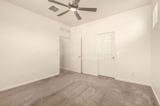 Building Photo - 5216 S 16th Pl