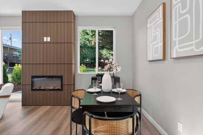 Building Photo - 10905 SE Home Ave