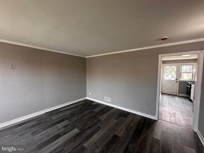 Building Photo - 3725-FLOOR-3725-FLOO1 Bonview Ave