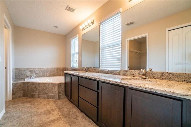 Building Photo - 3595 Sanctuary Dr