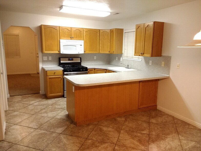 Building Photo - 260 W 1395 S