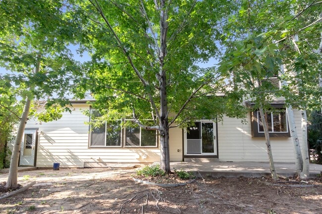 Building Photo - 8700 Triple Crown Dr