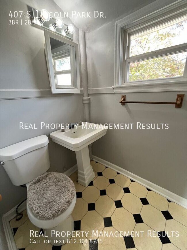 Building Photo - 407 S Lincoln Park Dr