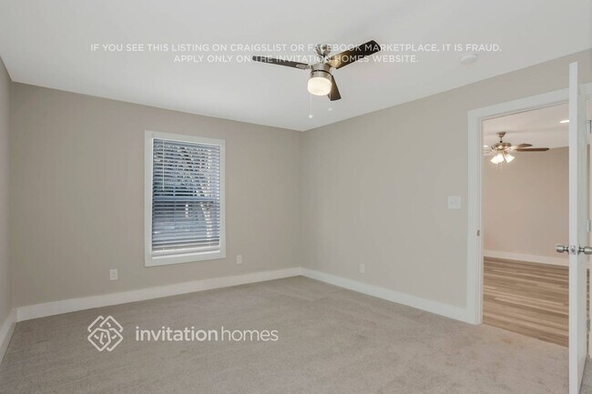 Building Photo - 212 Glenrose Cir SW