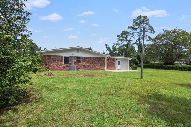 Building Photo - 2401 Jim Lee Rd