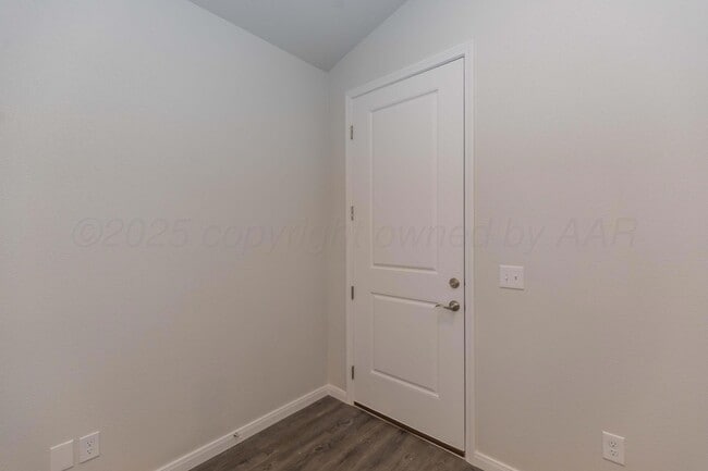 Building Photo - 7511 Beck Dr