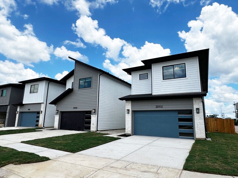 Building Photo - Logan Square