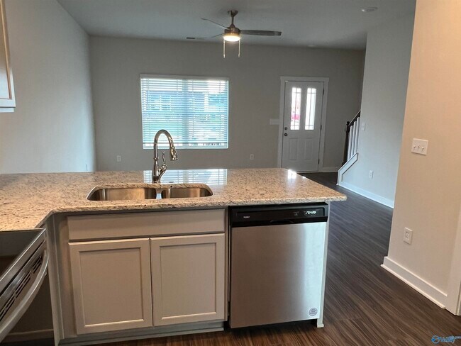 Building Photo - 407 Falls Pointe