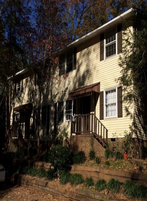Building Photo - 5-7 Chick Springs Rd