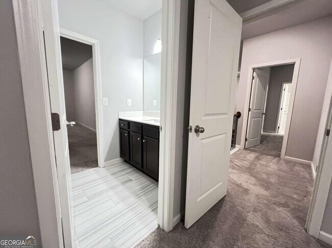 Building Photo - 4675 Silver Oak Dr SW