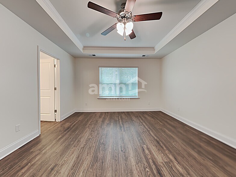 Building Photo - 511 N U.S. Hwy 52